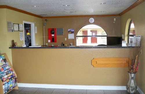 Beaumont House | Budget-Friendly Room Ideal for Families, w/ Laundry Facility, Breakfast & Parkin