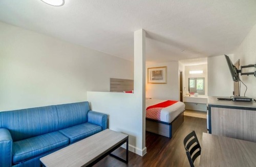 FM 1960 Hotel | Budget-Friendly Room Near Six Flags, Perfect for Fun Seekers