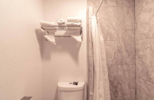 FM 1960 Hotel | Budget-Friendly Room Near Six Flags, Perfect for Fun Seekers