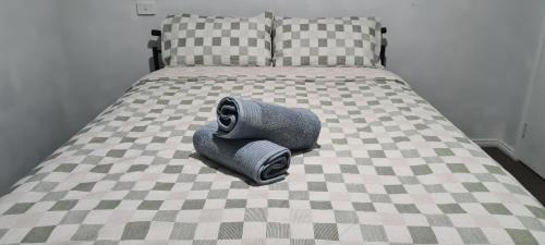 Manor Lakes House | Budget Friendly Stay