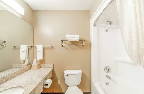 Beeville Hotel | Budget-Friendly Stay w/Two Queen Beds & Dining Space in Beeville