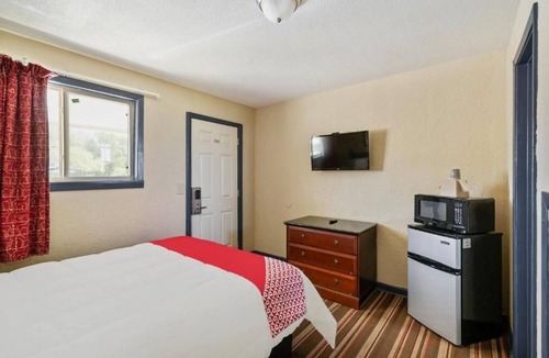 Luling Hotel | Budget-Friendly Texas Stop at the Heart of the Watermelon Capital with Parking