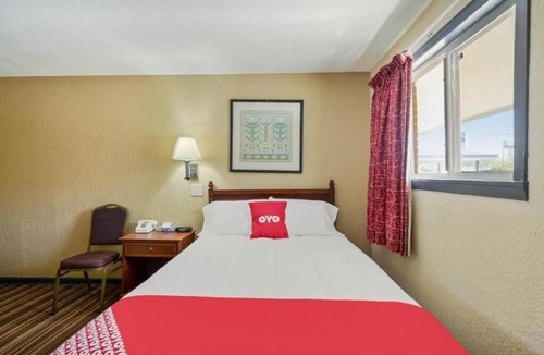 Luling Hotel | Budget-Friendly Texas Stop at the Heart of the Watermelon Capital with Parking