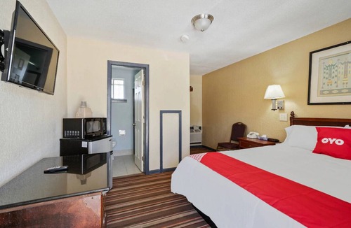 Luling Hotel | Budget-Friendly Texas Stop at the Heart of the Watermelon Capital with Parking