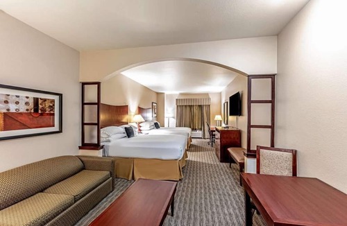 Mineral Wells Hotel | Budget Getaway at Red Lion Inn & Suites Mineral Wells! FREE Breakfast!