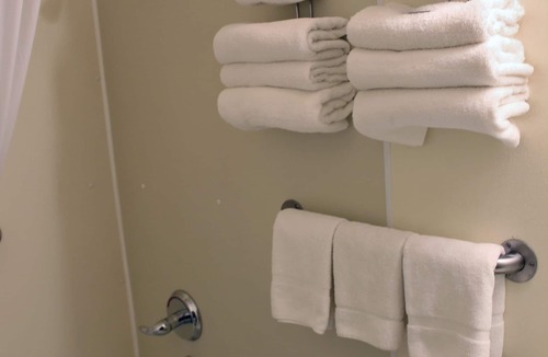 Sault Ste. Marie Hotel | Budget Host Crestview Inn