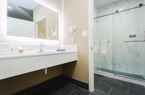 Sugar Land Hotel | Budget Host Inn and Suites