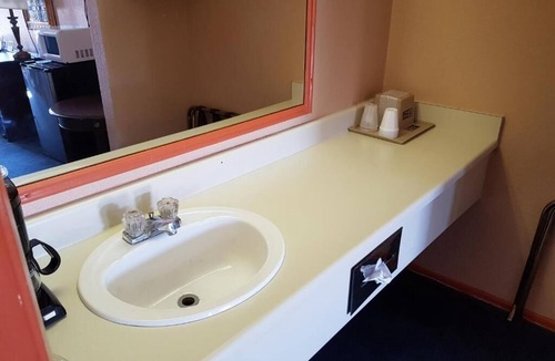 Eastland Hotel | Budget Host Inn Eastland