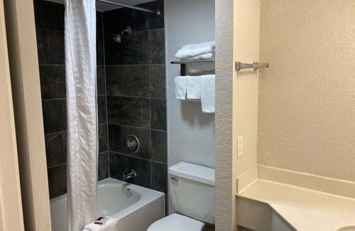 Little Rock Hotel | Budget Host Inn- Medical Center