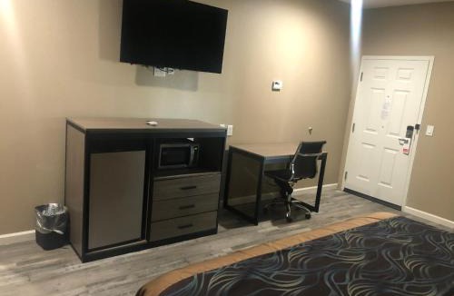 Sugar Land Hotel | Budget Host Inn & Suites