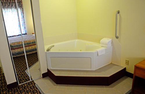 Allegan Hotel | Budget Host Inn