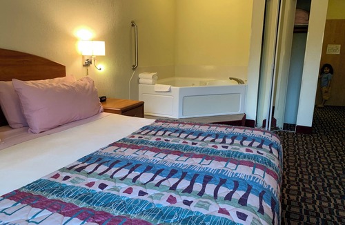 Allegan Hotel | Budget Host Inn