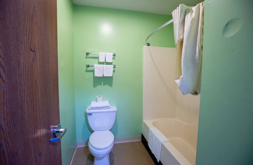 Gilman Hotel | Budget Host Inn