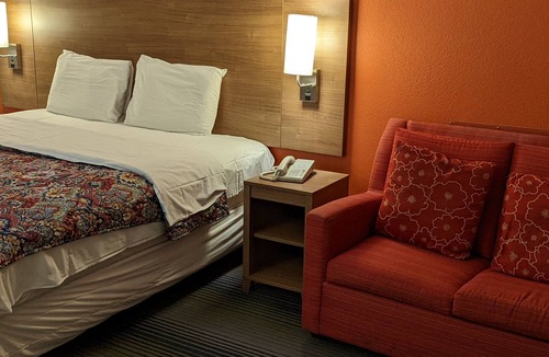 Henderson Hotel | Budget Host Inn