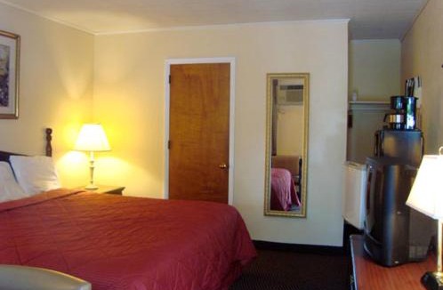 New Berlinville Hotel | Budget Host Inn