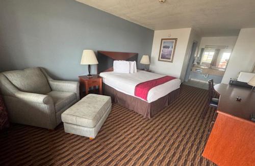 Salina Hotel | Budget Host Inn