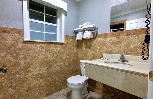 Vernon Hotel | Budget Host Inn