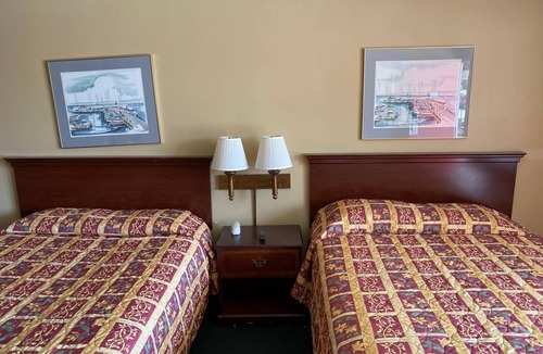 Kirksville Hotel | Budget Host Village Inn
