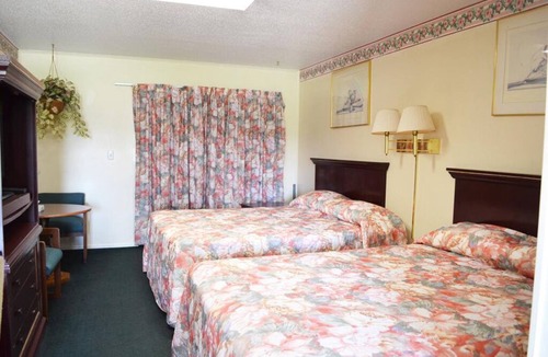 Fairmont Hotel | Budget Inn/2 Queen Bed-Non Smoking