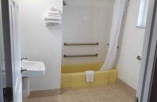 Breezewood Hotel | Budget Inn Breezewood