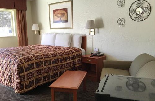 Colby Hotel | Budget Inn & Suites Colby