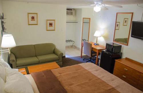 Colby Hotel | Budget Inn & Suites Colby