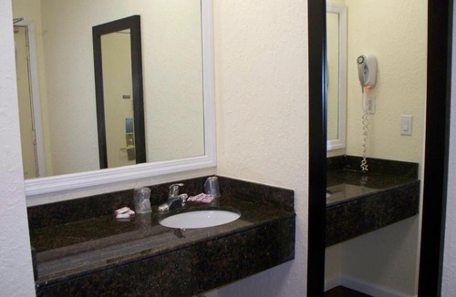 Wall Township Hotel | Budget Inn & Suites