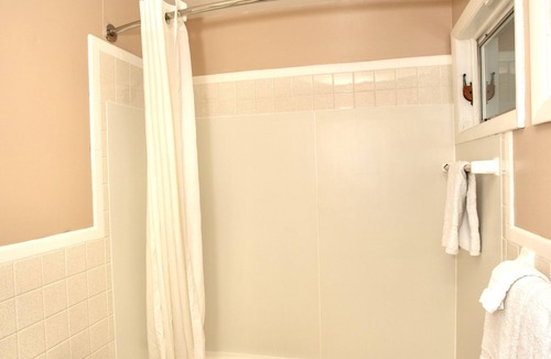 Bayberry Hotel | Budget Inn - Syracuse Airport