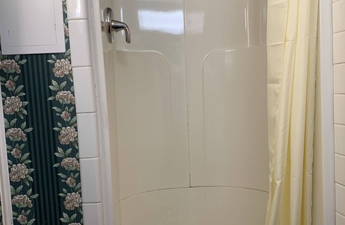 Rostraver Hotel | Budget Inn