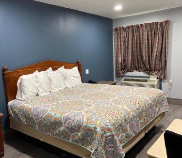 Hallettsville Hotel | Budget Inn