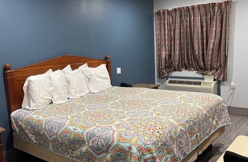 Hallettsville Hotel | Budget Inn