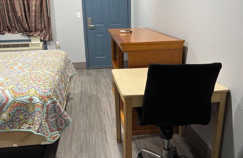 Hallettsville Hotel | Budget Inn
