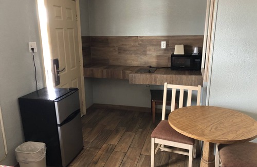 Kingsville Hotel | Budget inn