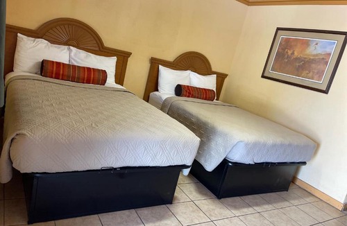 Refugio Hotel | Budget Inn