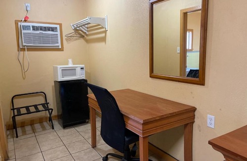 Refugio Hotel | Budget Inn