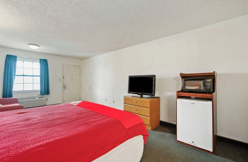 Junction Hotel | Budget Lodge Near I-10 – Pet-Friendly, Comfortable, Convenient & Clean