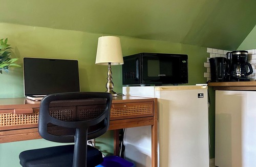 West Orange Apartment | ⭐️Budget Luxe Private Suite, PARKING, 30minsNYC, Hypoallergenic Toiletries⭐️