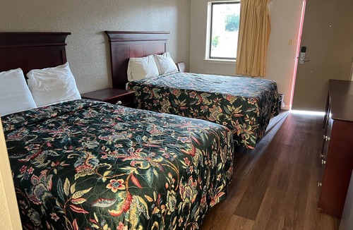 Brooklyn Hotel | Budget Plaza Motel