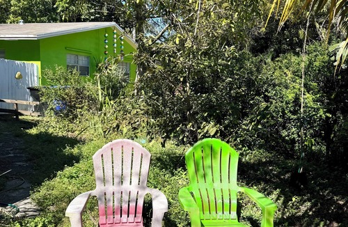 Riverside Park House | Budget Private Room- Near Beach