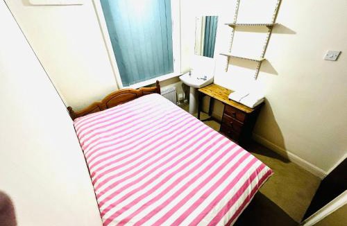 Luton House | Budget Shared Accommodation Luton 02 05