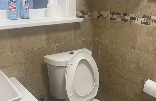 New Rochelle Apartment | Budget Smart, Tranquil, stylish & practical furnished apartment away from home