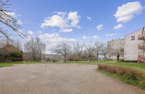 Mantes-la-Jolie Apartment | Budget spacious apart with terrace