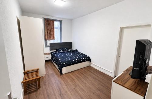 Wohlen House | Budget Stay Wohlen Shared bath Near Station & Bus