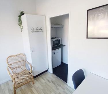 Norresundby Apartment | Budget Studio 4 with Free Parking
