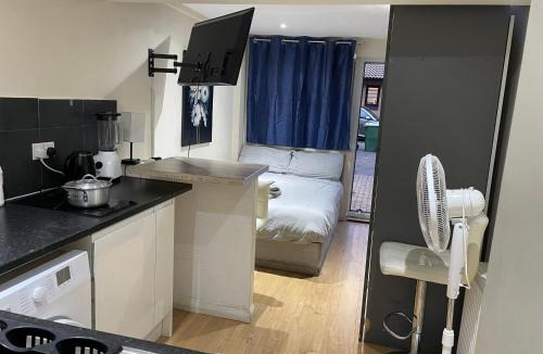 Thamesmead East House | Budget Studio Room Thamesmead