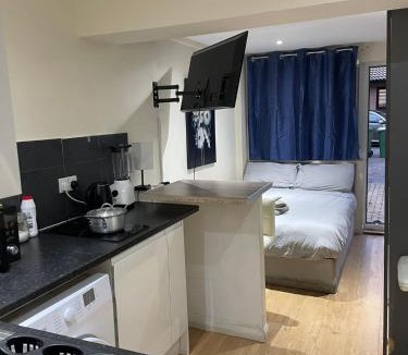 Thamesmead East House | Budget Studio Room Thamesmead