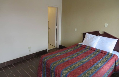 Bashford Manor Hotel | Budgetel Inn & Suites