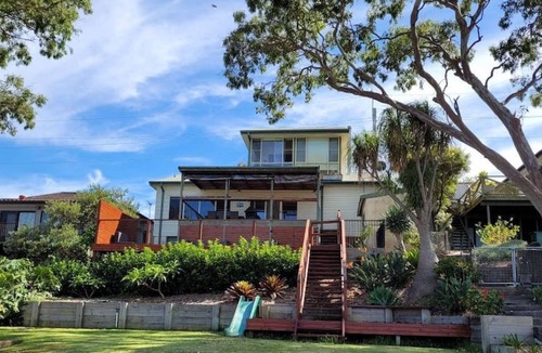 Budgewoi House | Budgewoi Front Lake Oasis