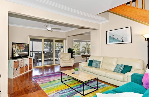 Budgewoi House | Budgewoi Lakefront Oasis