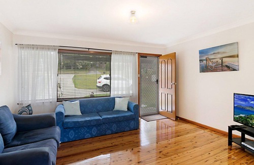 Budgewoi House | Budgewoi Pet Friendly Cottage